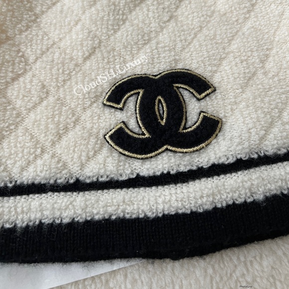 Auth Chanel Classic CC Logo White Cashmere Beanie - Excellent - Picture 2 of 5